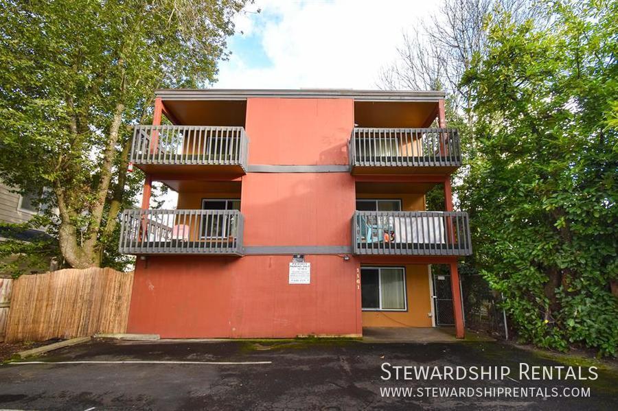 West campus apt with balcony Apartment for Rent in Eugene, OR