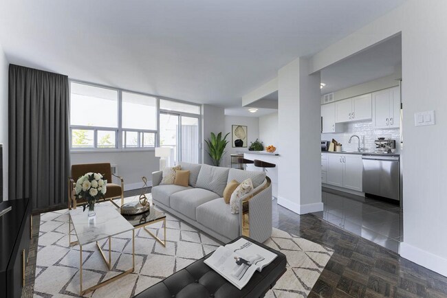 Photo du bâtiment - 159 & 161 University Avenue East