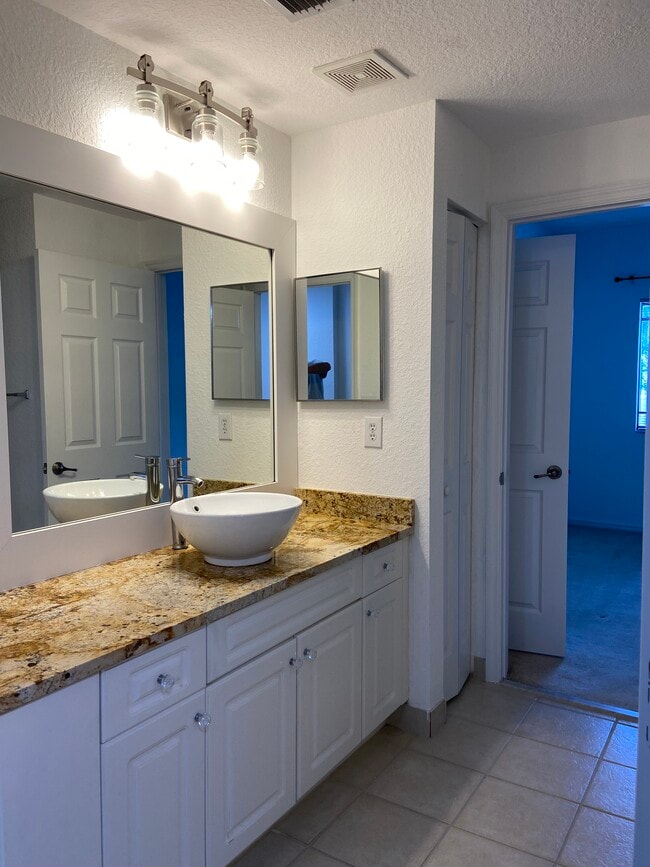 Building Photo - 2807 Veronia Dr