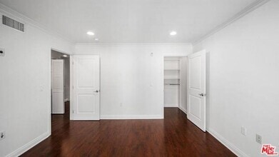 Building Photo - 1529 S Beverly Dr
