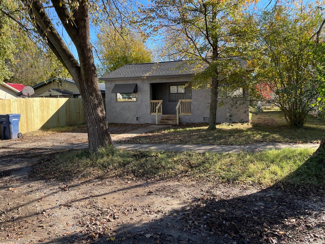 611 S Maxwell St, Siloam Springs, AR 72761 House Rental in Siloam