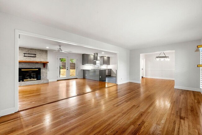 Foto del edificio - 161 Deerwood Cir