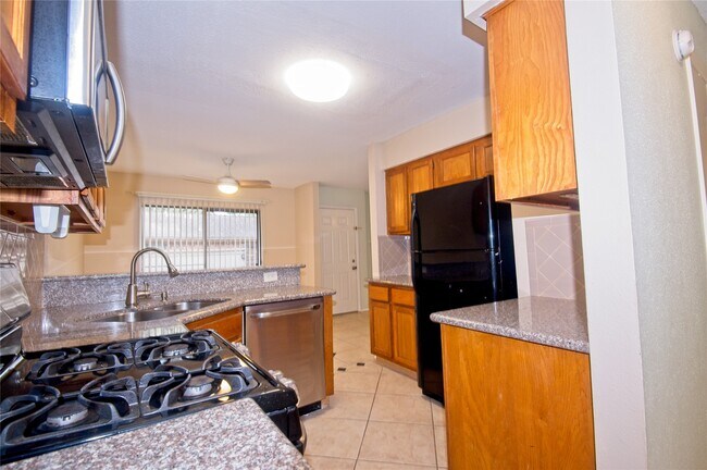 Foto del edificio - 2711 Grants Lake Blvd