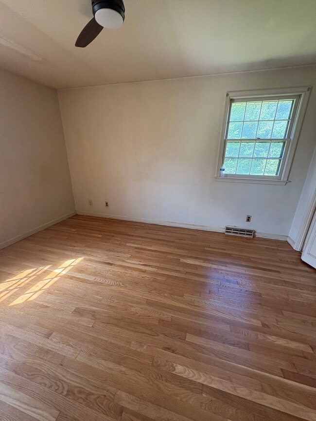 Building Photo - 1206 Burlington Dr