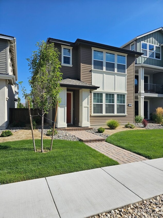 Foto principal - New 2022 Home on Little Lane