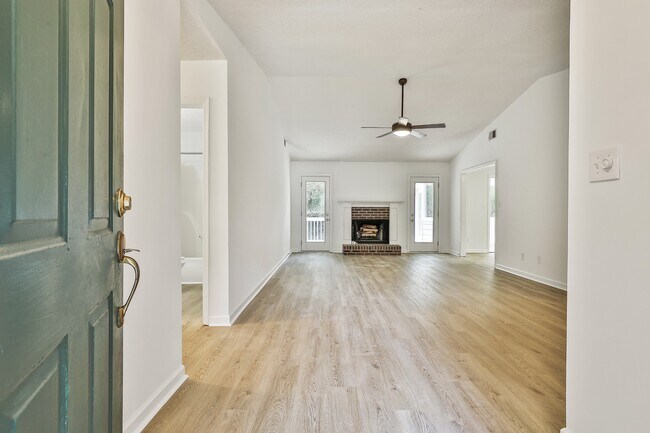 Foto del edificio - 204 Ruskin Rd
