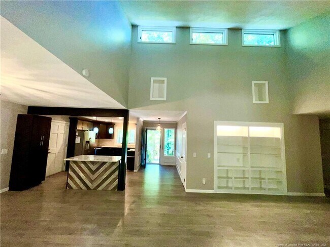 Foto del edificio - 1710 Chateau Cir