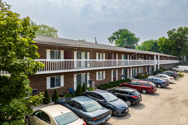 Building Photo - Colonial Apartments