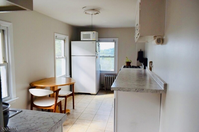 Primary Photo - 204 Oak St