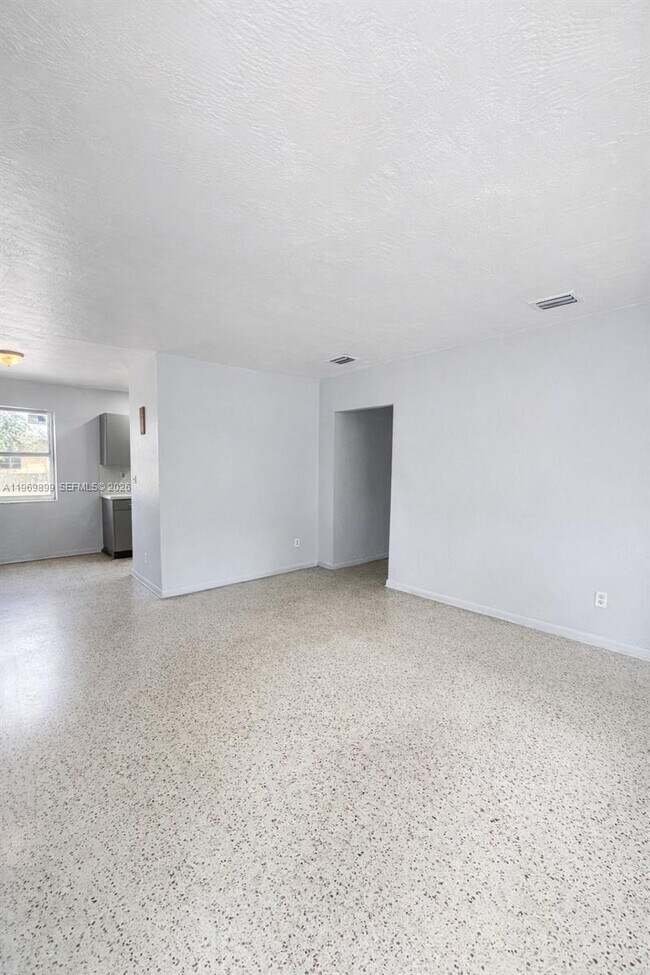 Foto del edificio - 1801 NW 82nd St