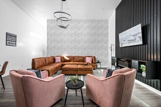 Building Photo - 337 Sanders St