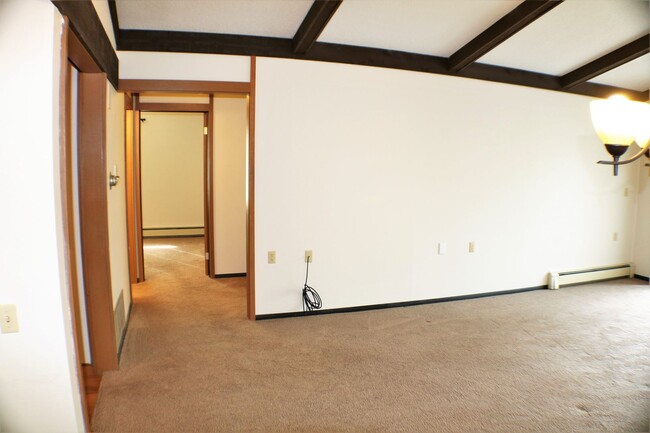 Building Photo - 16 Green Mountain Dr