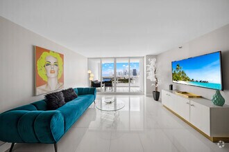 Building Photo - 1717 N Bayshore Dr