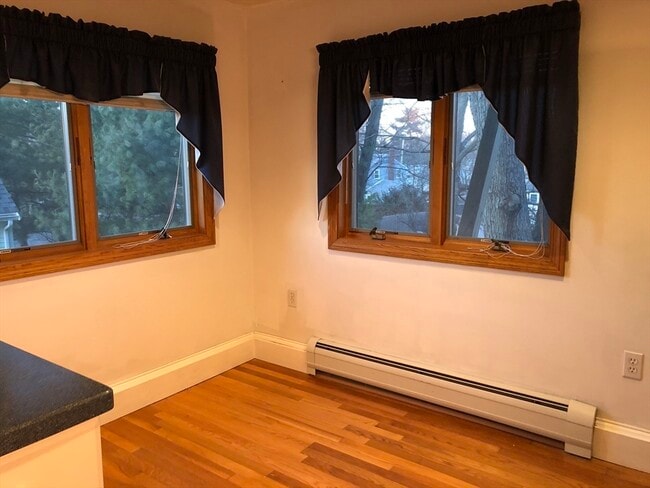 Building Photo - 184 Middle St