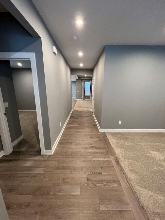 Building Photo - *1/2 Off 1st Months Rent* 4 Bed, 3 Bath Ho...