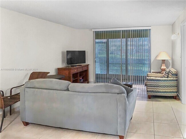 Foto del edificio - 671 S Hollybrook Dr