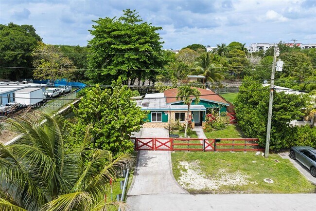 Foto del edificio - 7245 S Waterway Dr