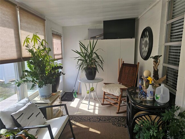 Building Photo - 915 Club Cir