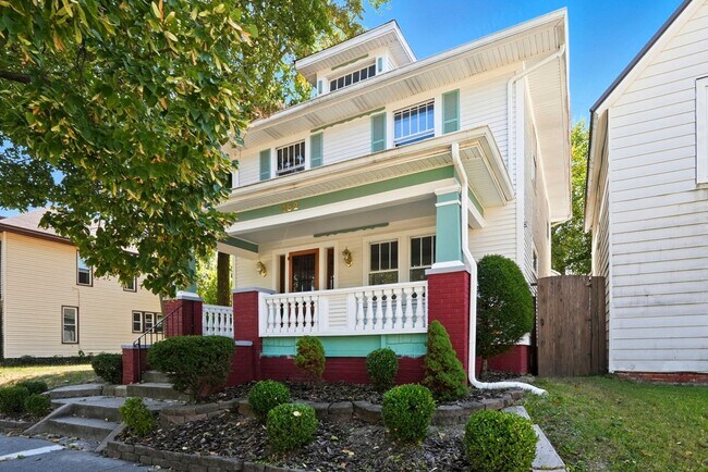 Foto del edificio - NEW LISTING! Spacious 3-Bedroom Home with ...