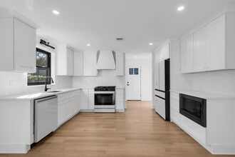 Building Photo - 516 River Rd Building Photo - 516 River Rd