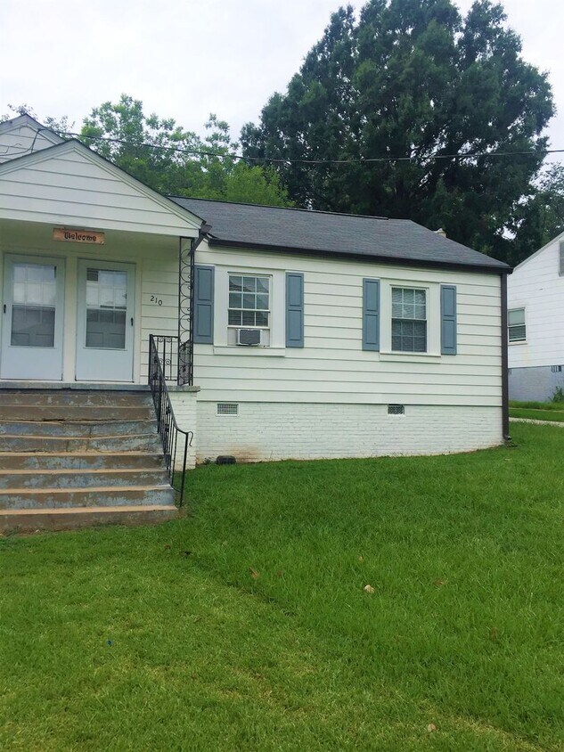 210 SE Lakewood Dr Unit 210, Marietta, GA 30060 Room for Rent in Marietta, GA