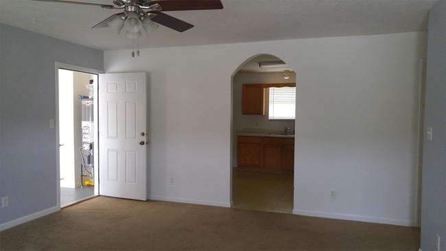 Building Photo - 7049 Alice Springs Ln