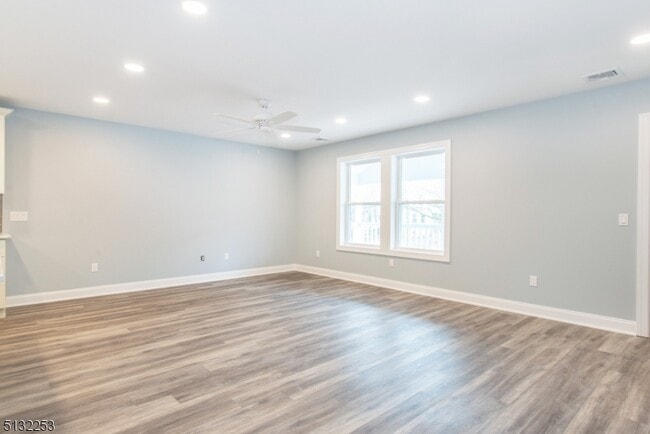Building Photo - 27 St Lukes Pl