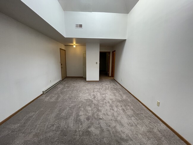 Building Photo - 124 E LINCOLN Ave
