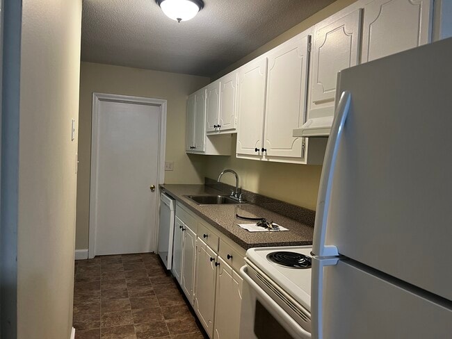 Building Photo - Hilltop Apartments