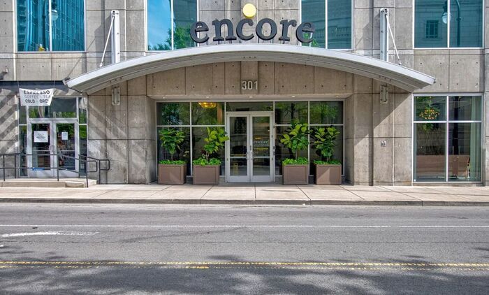 Foto principal - Beautiful 1-Bedroom Condo with Stunning Do...