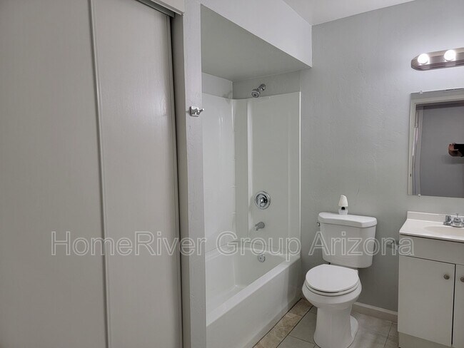 Foto del edificio - 6001 W Avalon Dr