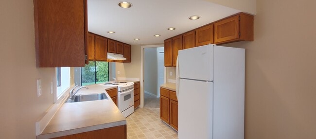 Building Photo - Charming One-Level 3BR Home in Desirable B...