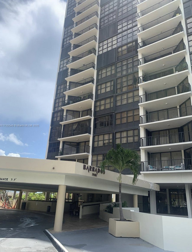 Foto del edificio - 1901 Brickell Ave