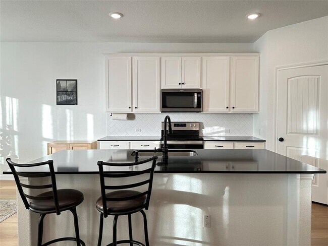 Foto del edificio - 19320 Forman Dr