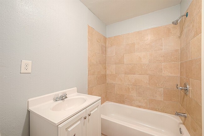 Foto del edificio - 9302 Fairland Dr