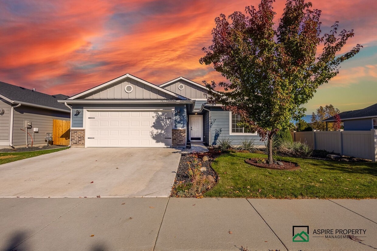 Primary Photo - 4 Bed 2 Bath home for rent