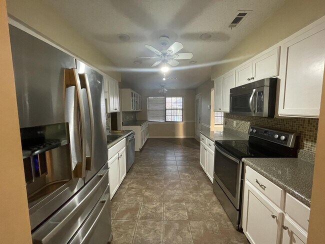 Building Photo - 801 Grove Pl