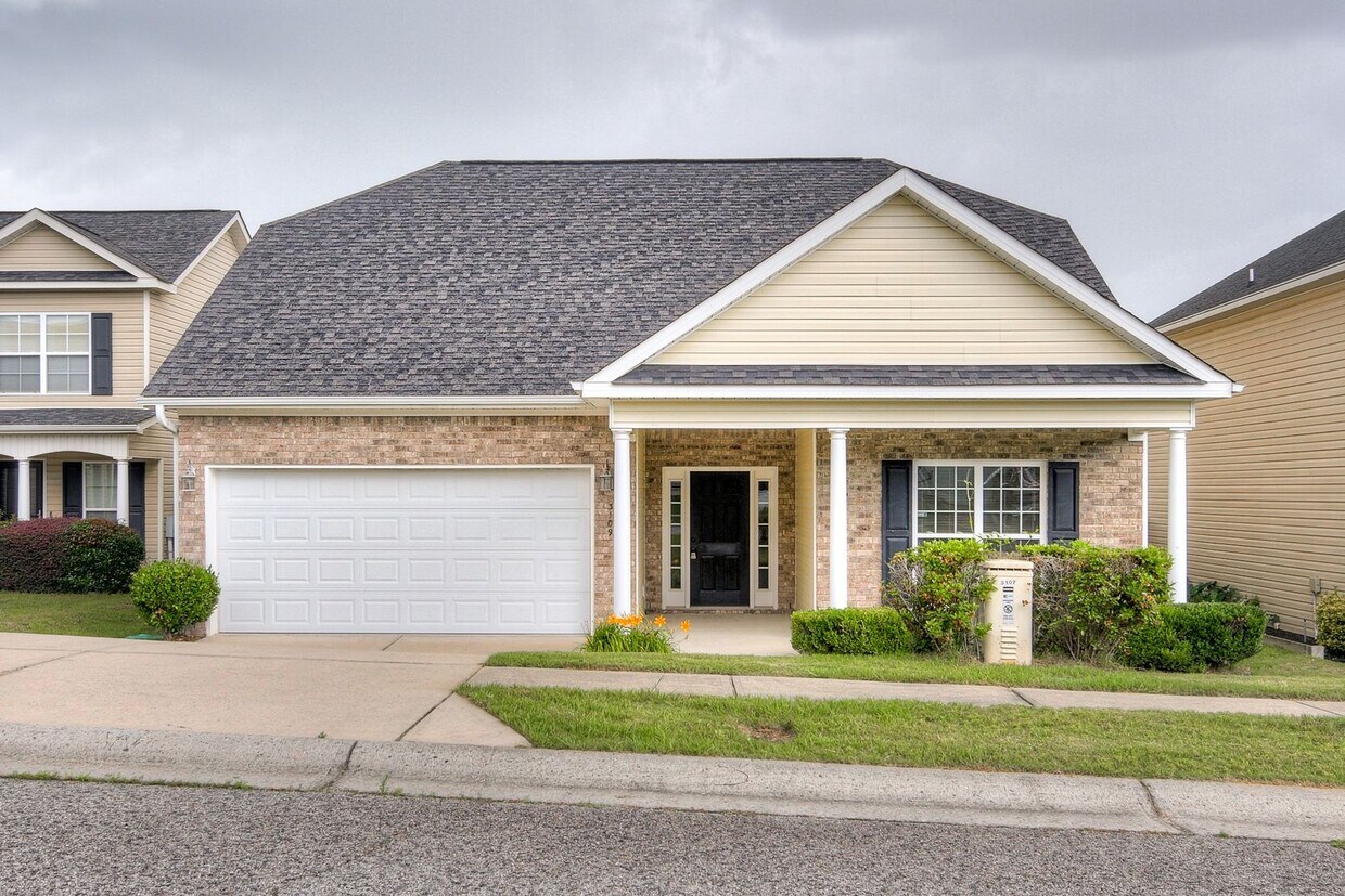 Primary Photo - Great 3 Bedroom Ranch