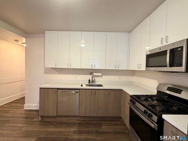 Building Photo - 424 Pembroke St