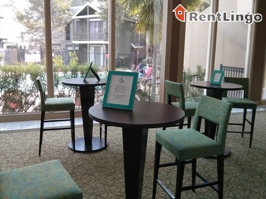 Foto del edificio - 9449 Briar Forest Dr