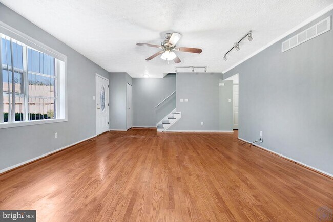 Foto del edificio - 421 Gatewood Ct