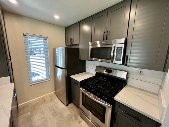 Foto del edificio - Newly Renovated 2B/2BA Condo in Mira Mesa!