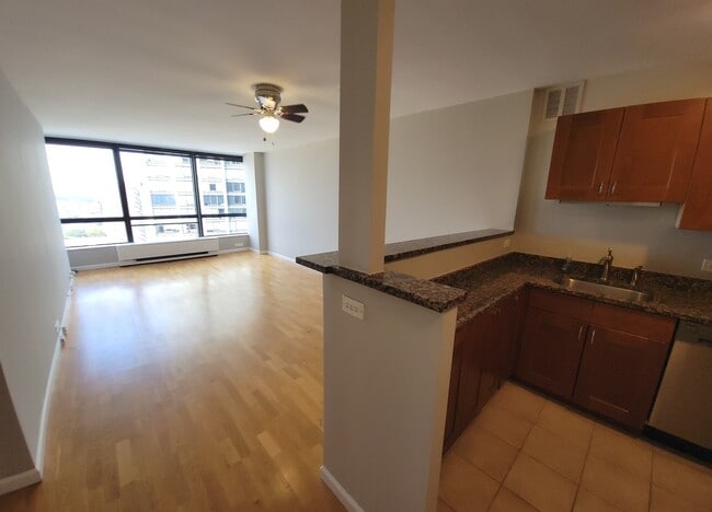 Building Photo - 5415 N Sheridan Rd