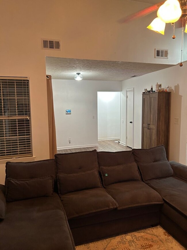 Building Photo - 109 Live Oak Cir