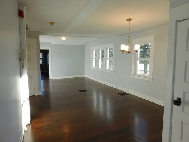 Building Photo - 264 Broad St