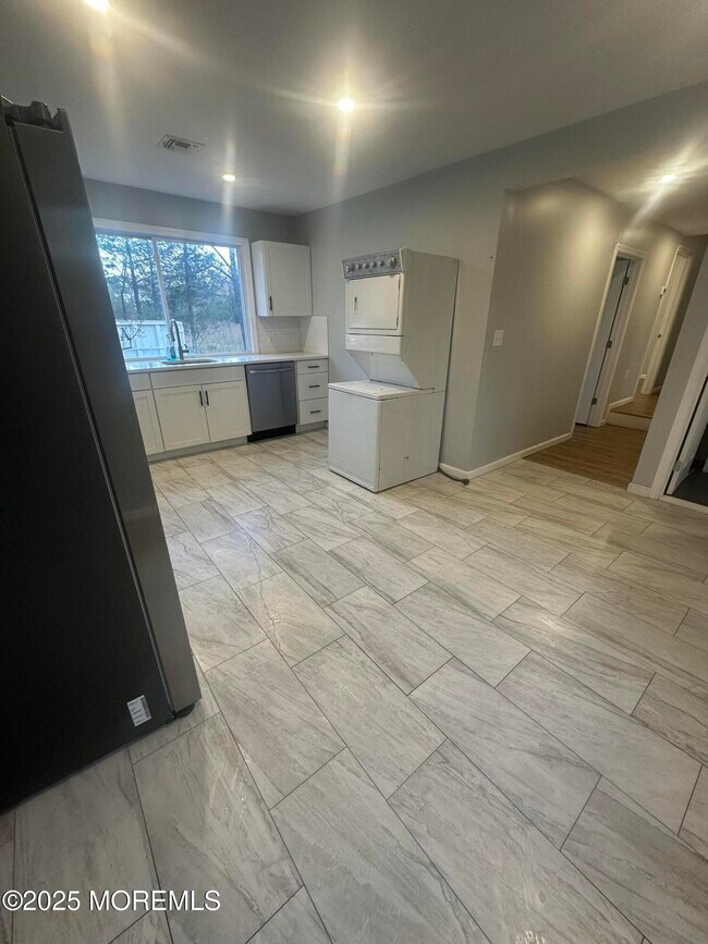 Foto del edificio - 240 Perrineville Rd