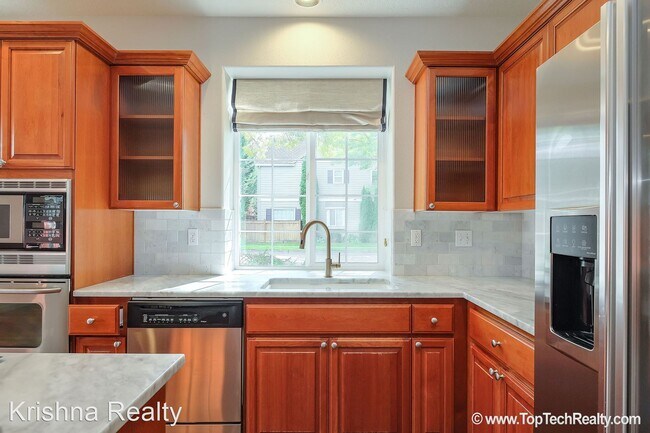 Building Photo - 4 br, 2.5 bath House - 504 NE Caden Ave.