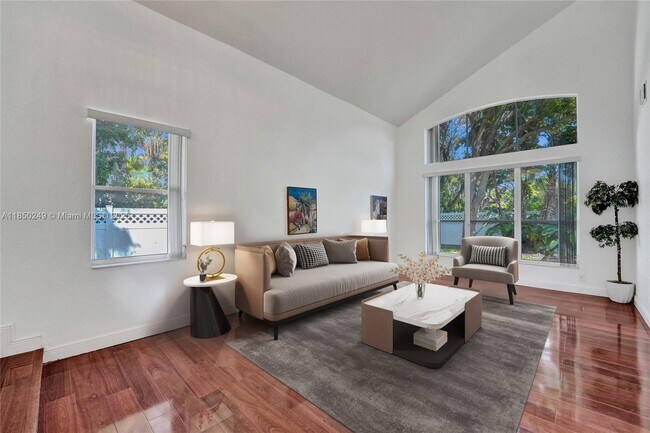 Foto del edificio - 10730 NW 56th Ct