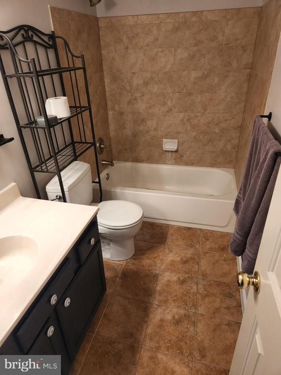 Building Photo - 7148 Westfield Ct
