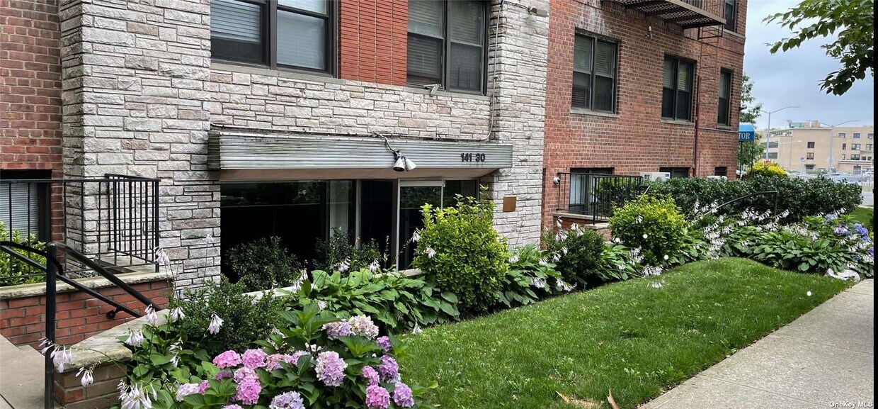 Foto principal - 141-30 84th Rd
